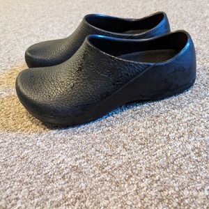 Black Bircki's Birkenstock Clogs Size 41 (U.S. size 9.5)